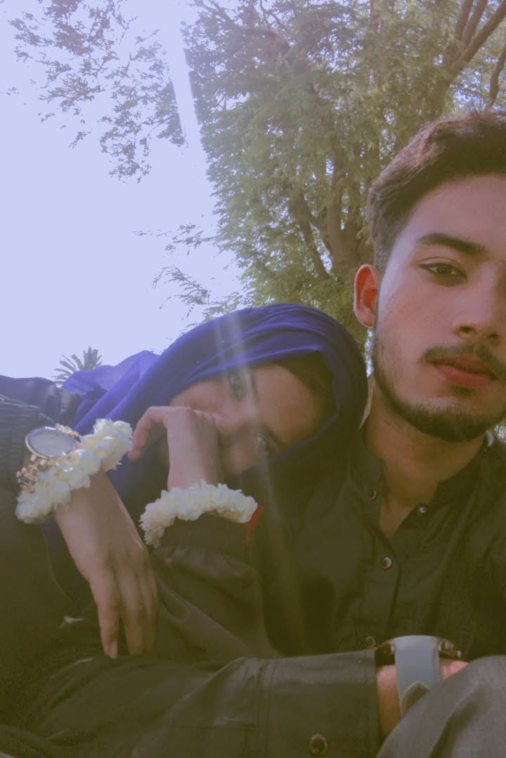 Yaseen & Duaa haath thaame hue